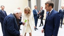 GALA VIDEO - Qui est le docteur Chenay, 99 ans, salué par Emmanuel et Brigitte Macron ?