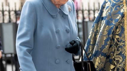 GALA VIDEO - Elizabeth II et le prince Philip confinés : une nouvelle lune de miel pour leur couple