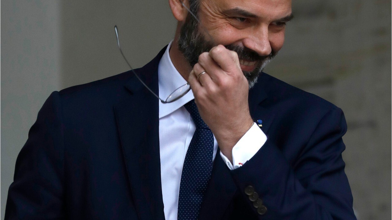 GALA VIDEO - Édouard Philippe : sa barbe, « ori...
