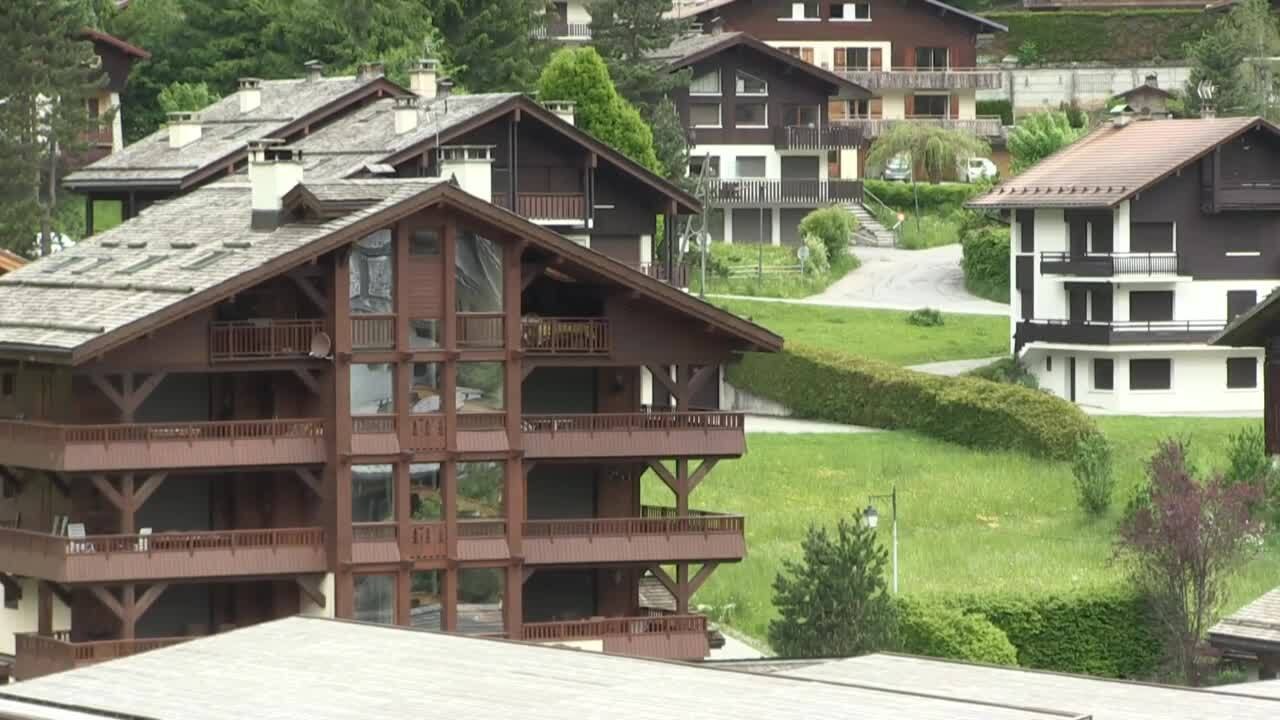 Dans les Alpes, les canons à neige de la discorde