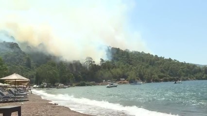 Incendies en Turquie: une centrale thermique menacée, les évacuations continuent