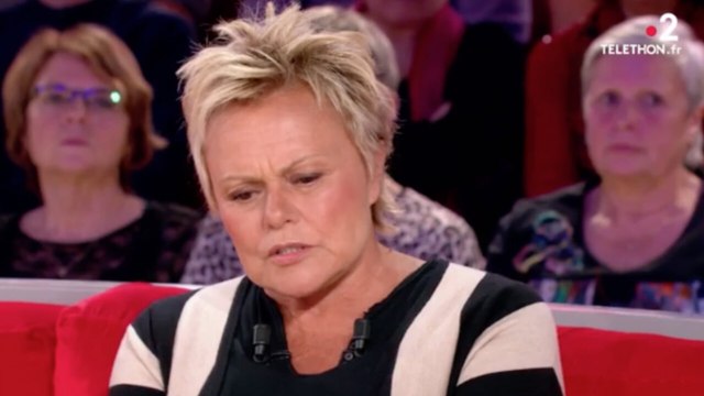 VOICI Muriel Robin raconte sa descente aux enfers après la mort de sa mère