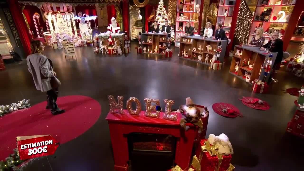 VIDEO - "Fallait pas le dire !" : Malika Ménard fait une gaffe dans Affaire conclue