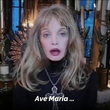 VOICI // SOCIAL // ARIELLE DOMBASLE CHANTE POUR NOTRE DAME V2