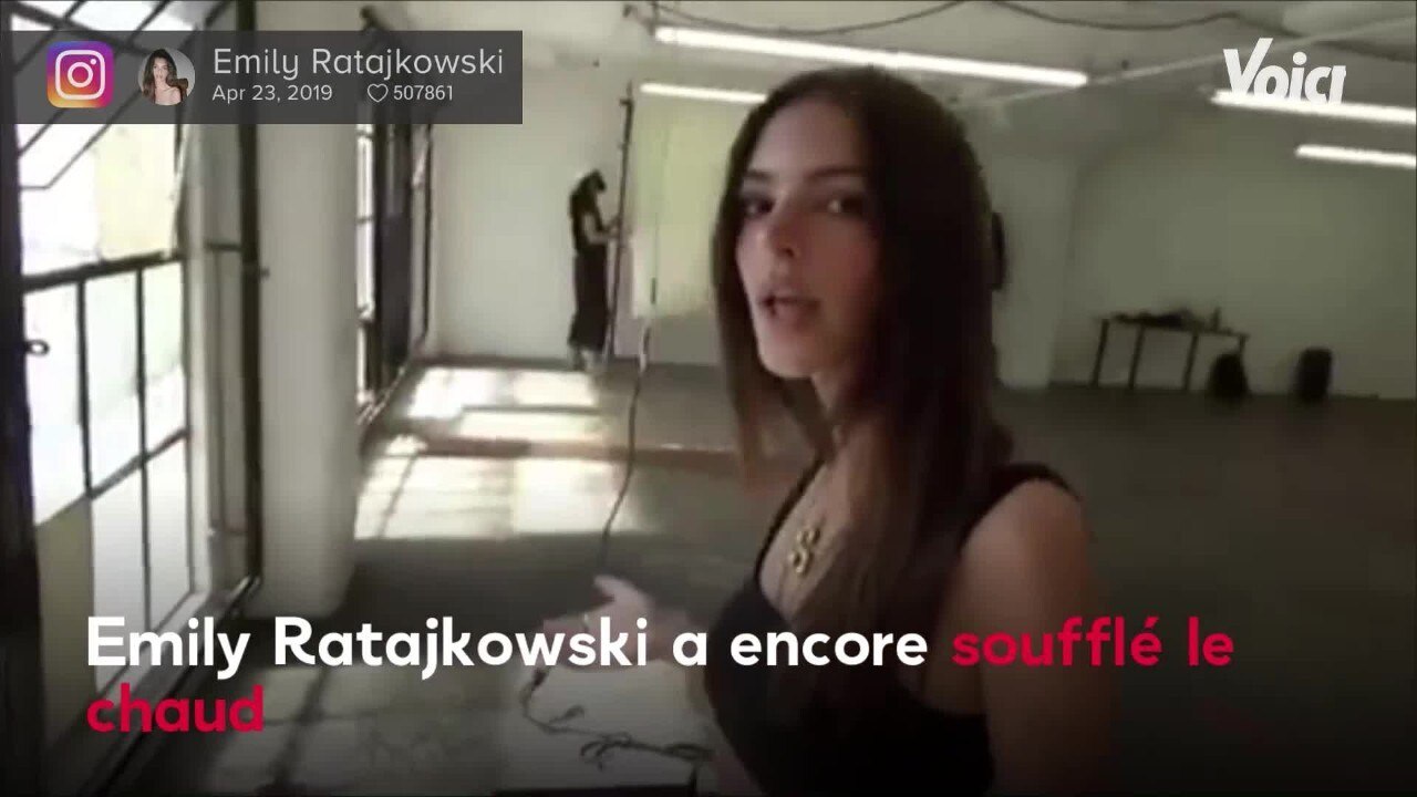 VOICI - Emily Ratajkowski manque de dévoiler ses parties intimes dans un minuscule bikini