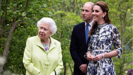 GALA VIDEO - Pourquoi Kate Middleton et William n'ont pas envoyé de message à la reine pour son anniversaire ?