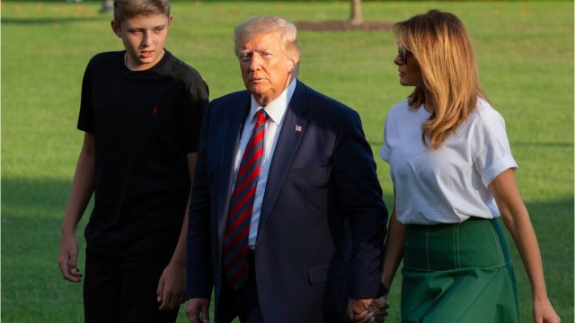 GALA VIDEO - Barron Trump toujours invisible : mais où était le fils de Donald et Melania lors de leurs adieux ?