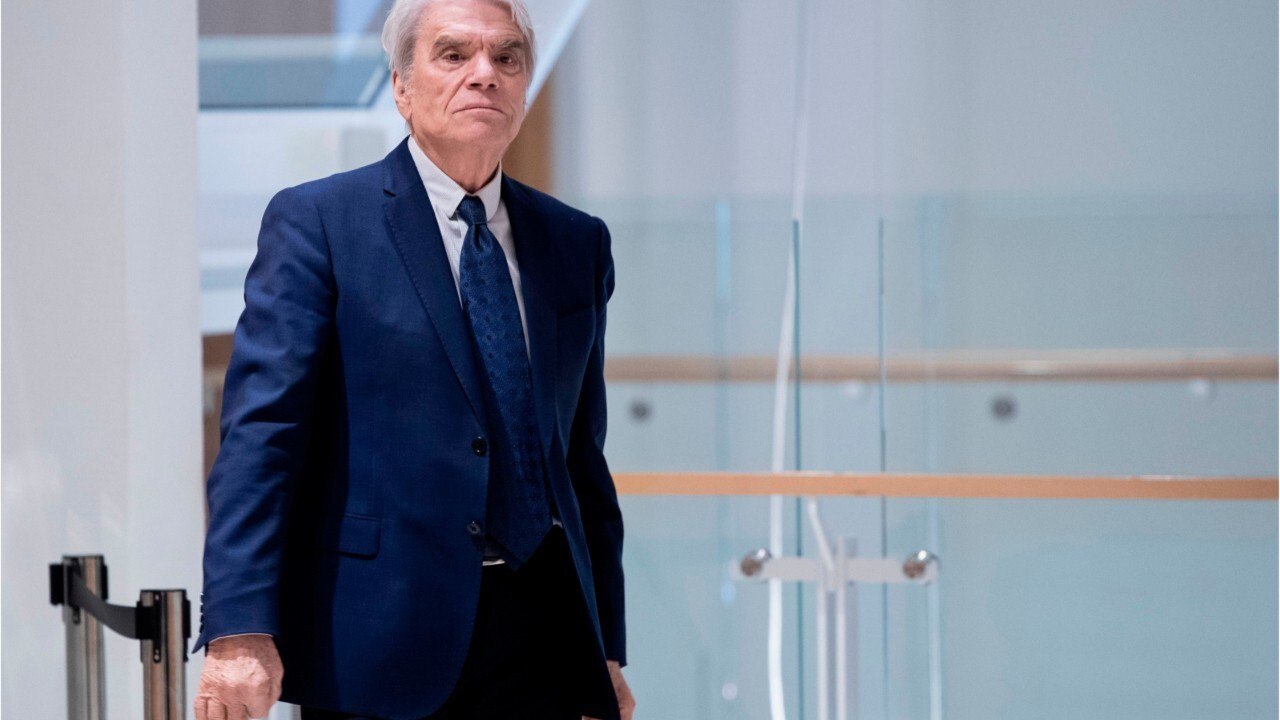 VOICI Bernard Tapie atteint d’un cancer : il révèle souffrir d’une « petite complication "