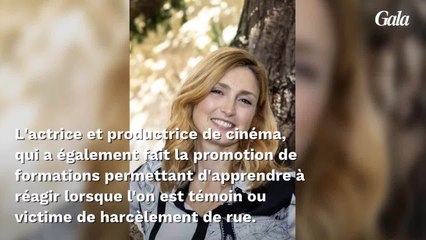 GALA VIDEO - Julie Gayet célèbre la mini-jupe et marque son soutien contre le harcèlement de rue