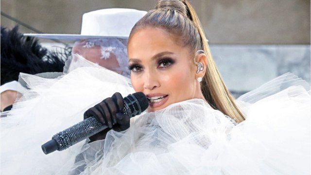 VOICI - Jennifer Lopez : Sa fille lui vole la vedette en plein concert !