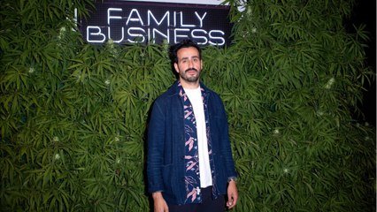 VOICI Jonathan Cohen papa : sa compagne a accouché d’une petite fille