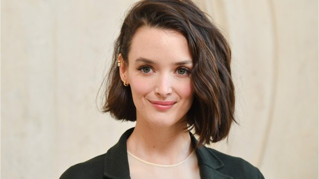 VOICI Charlotte Le Bon change totalement de look et divise les internautes