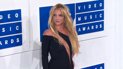 Video herunterladen: Britney Spears Reveals Why She Trashed Ex Justin Timberlake Plus JT’s Reaction