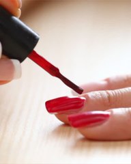 CAM - Qui a inventé le vernis à ongle ?