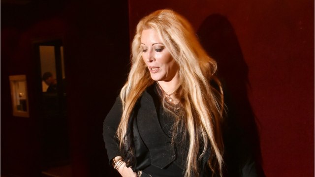 VOICI Loana inquiète ses fans : sa grosse bourde lors de ses vœux pour la nouvelle année