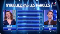 VOICI - VIDEO N'oubliez pas les paroles : pour le 1er avril, le maestro piégé pendant toute une émission