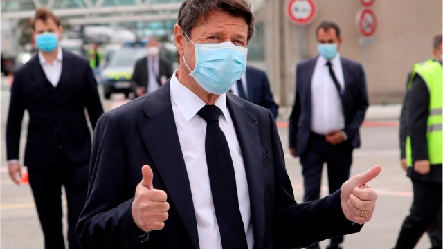 VOICI Christian Estrosi dévoile en live sur Instagram les secrets de sa salade niçoise