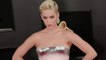 VOICI Katy Perry dévoile son baby bump en posant nue dans son dernier clip