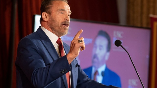 VOICI Arnold Schwarzenegger : en plein confinement, il s'organise des sorties en moto