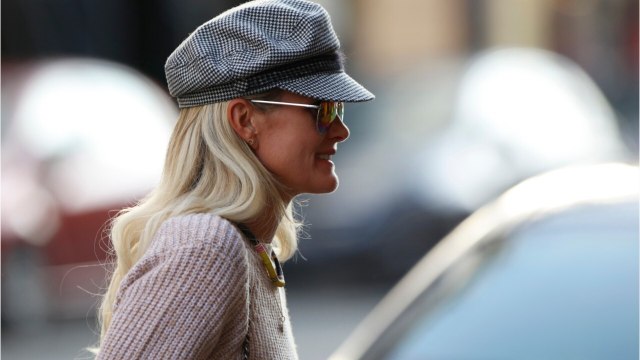 VOICI Laeticia Hallyday : son étrange pensée la première fois qu’elle a embrassé Pascal Balland