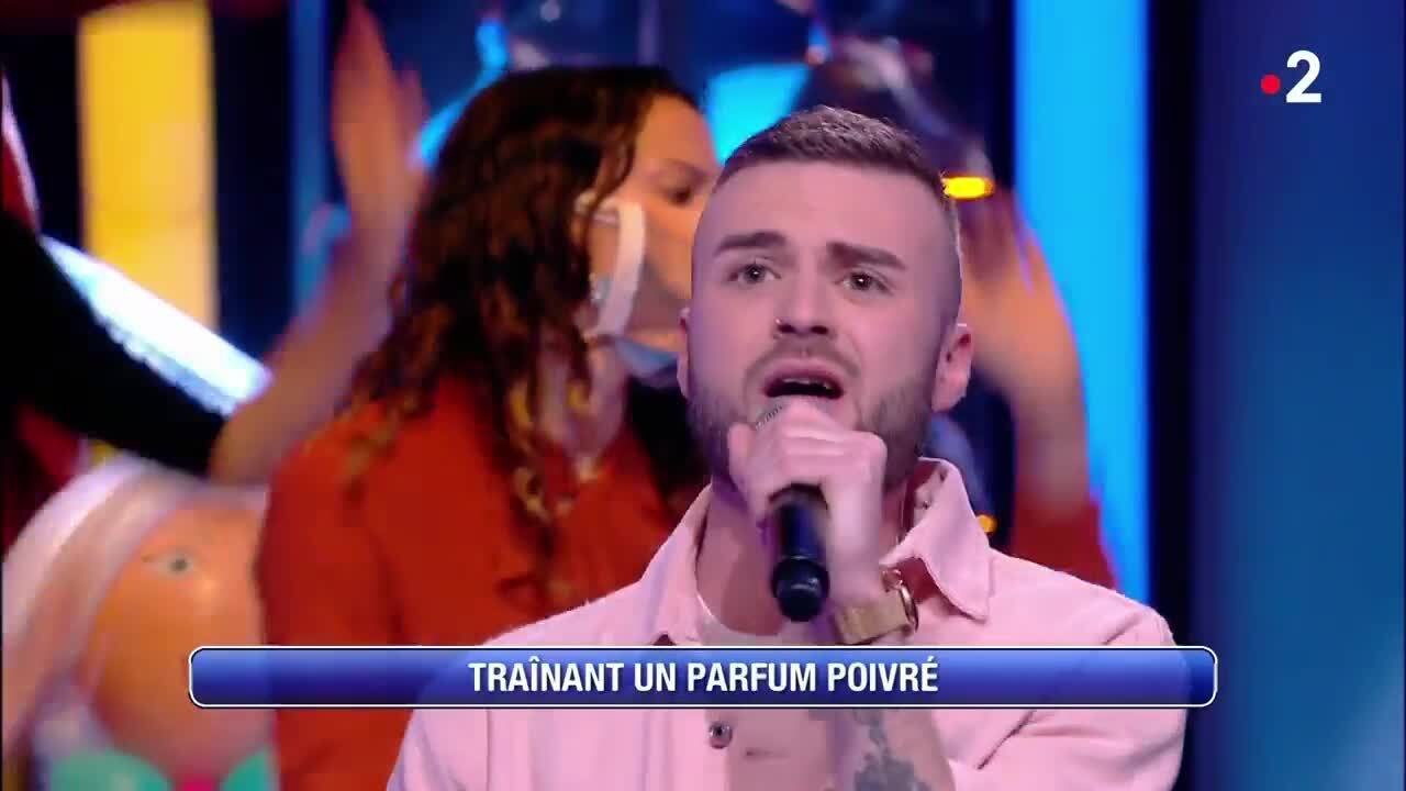 VOICI - N'oubliez pas les paroles : la façon de chanter d'un challenger agace les internautes