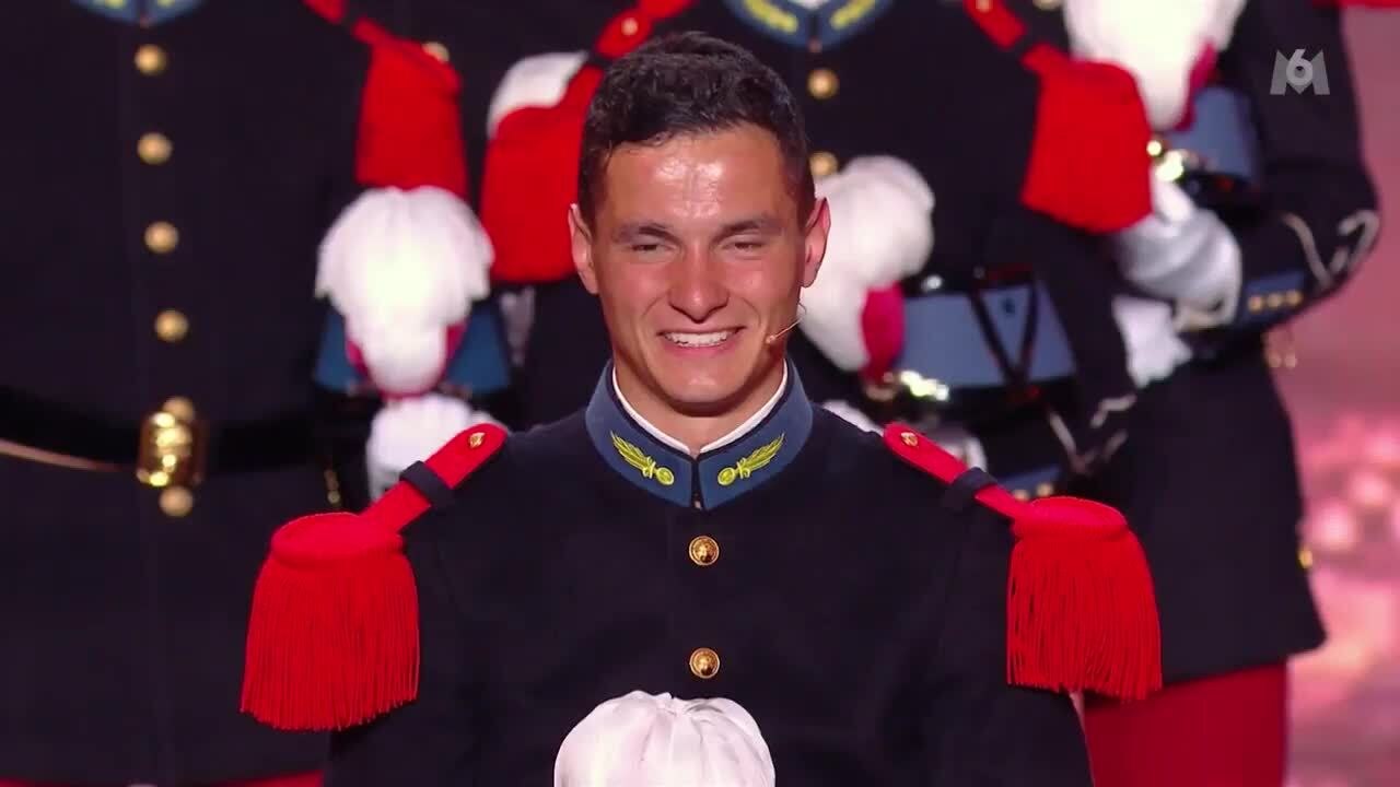 VOICI - La France a un incroyable talent : Karine Le Marchand offre un Golden buzzer et émeut les internautes