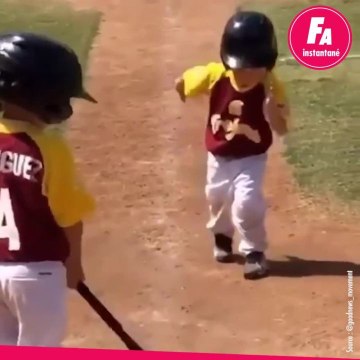 Rien ne sert de courir, ce petit garçon arrivera quand il le décidera!