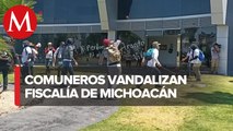 Comuneros de Arantepacua causan destrozos en la Fiscalía de Michoacán