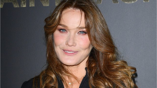 FEMME ACTUELLE - Carla Bruni bloquée en pyjama dans la cour d'honneur de l’Élysée : ce moment insolite de l'ancienne Première dame