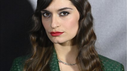 FEMME ACTUELLE - "J’ai envie de le baffer !" : Clara Luciani pas tendre avec Serge Gainsbourg