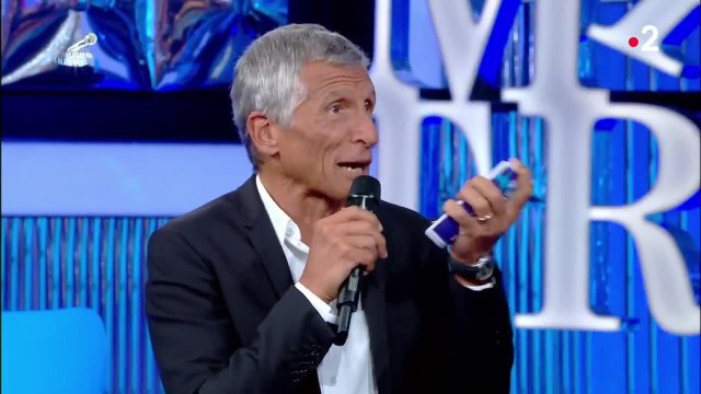 FEMME ACTUELLE - N’oubliez pas les paroles : Nagui appelle un célèbre chanteur en pleine émission pour vérifier des paroles