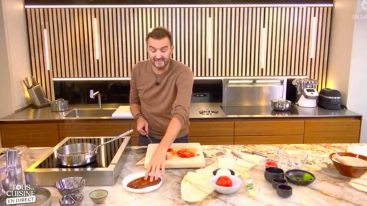 FEMME ACTUELLE - Cyril Lignac embarrassé face à la tentative de drague de Séverine Ferrer