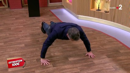 FEMME ACTUELLE - Julien Cohen improvise trente pompes et bluffe Caroline Margeridon dans "Affaire conclue"