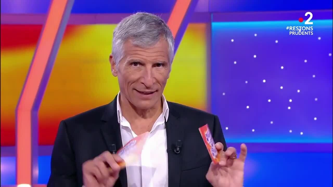 FEMME ACTUELLE - "Tout le monde veut prendre sa place" : Nagui interroge un joueur sur les seins de sa femme