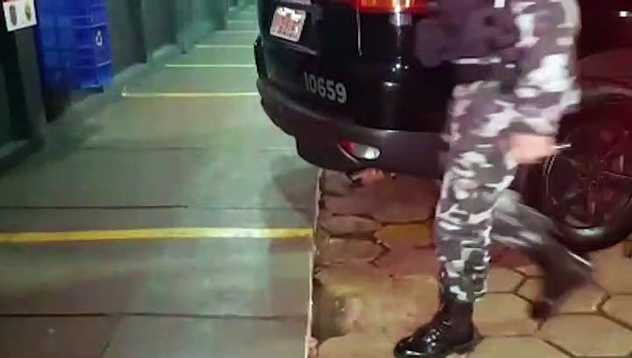 Homem é detido pelo Choque e encaminhado até a delegacia