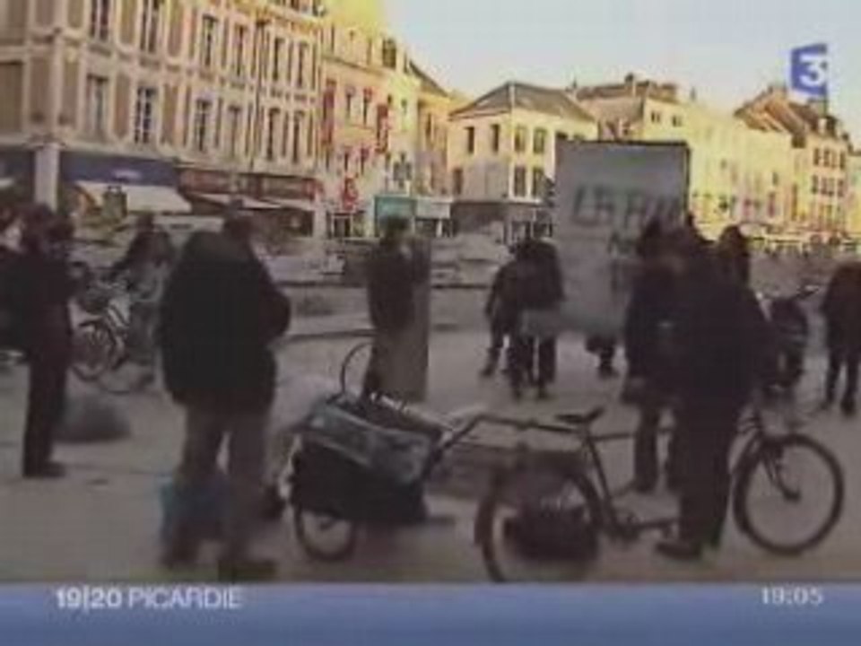 Action recouvrement du collectif des deboulonneurs Amiens