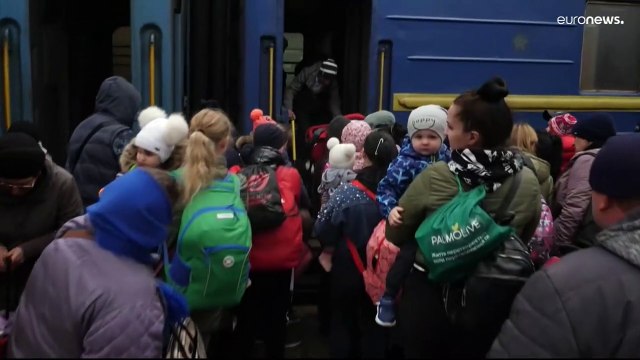 Huida masiva del Donbás hacia el oeste de Ucrania ante el avance de las tropas de Rusia