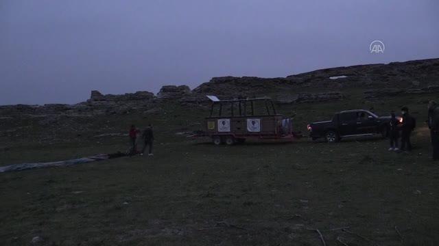 Pamukkale'de sıcak hava balonuna asılan pankartla AA'nın kuruluş yıl dönümü kutlandı