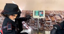 Frattamaggiore (NA) - 500 chili di cocaina purissima sequestrati in un capannone (06.04.22)