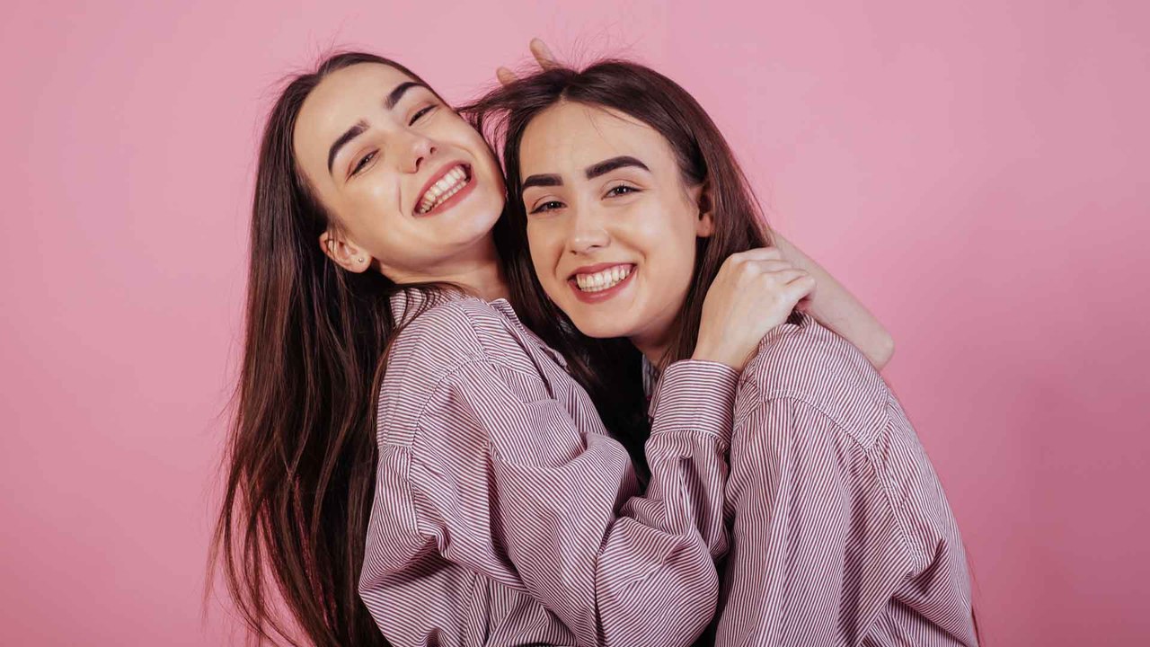 Zwilling-Aszendent: Diese Ausstrahlung hast du auf andere!