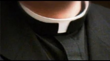 «Ha toccato anche me», un altro ragazzo accusa il prete social