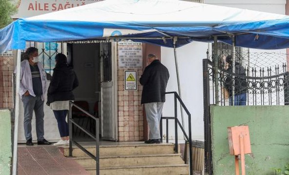 Hastaların pencereden muayene edildiği skandal görüntüler için inceleme başlatıldı