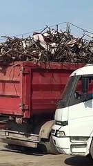 Kağıt toplayıcılarının çekçekleri hurdacıya satılıyor!