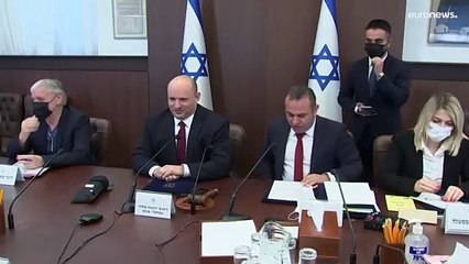 حكومة بينيت تخسر الغالبية في البرلمان بعد استقالة نائبة من الائتلاف اعتراضا على "الخبز المخمر"