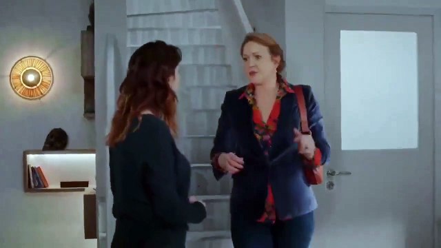 Plus belle la vie 4517 Indiscrétion - Luna et Charlotte en viennent aux mains !