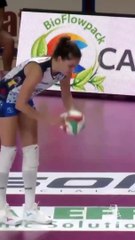 Ebrar Karakurt'tan rakibini deviren smaç