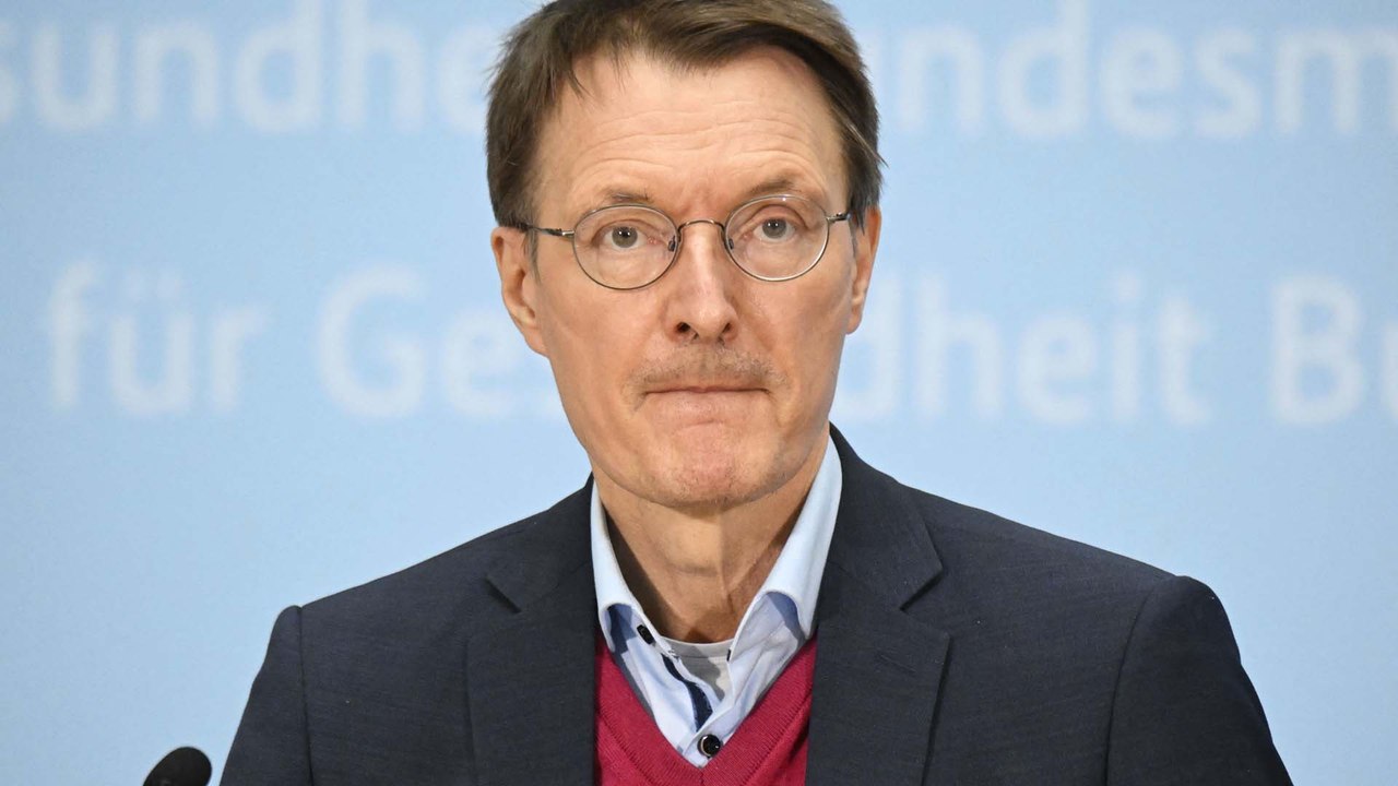 Karl Lauterbach gibt nach: Corona-Isolationspflicht bleibt doch!