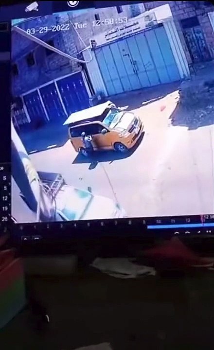 Un motard se fait accidentellement attrapé au lasso