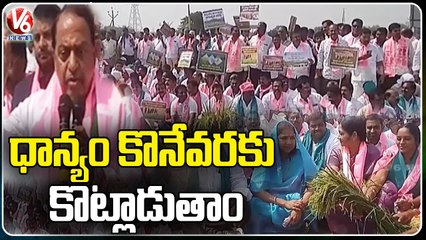 TRS MLA Indrakaran Reddy Protest Aganist BJP On Telangana Paddy Procurement | V6 News