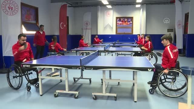 Gençlik ve Spor Bakanı Kasapoğlu, Para Masa Tenisi Milli Takımı ile bir araya geldi
